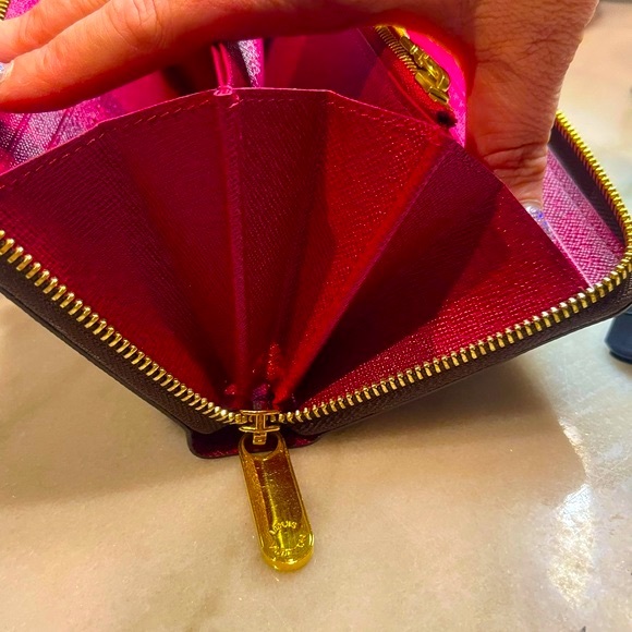 BRAND NEW MONOGRAM ZIPPY WALLET- FUCHSIA INTERIOR! - Picture 12 of 16